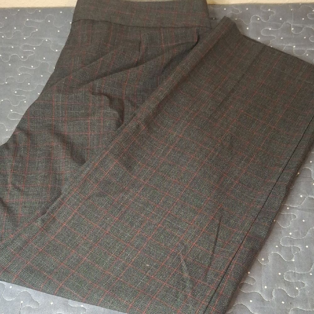 Sag Harbor Plaid Trousers in Dark Gray and Red size 14